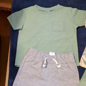 Little Lad 4 PC Green T-Shirt Shorts/Dinosaur T-Shirt/Gray Shorts 2 Sets 18 M